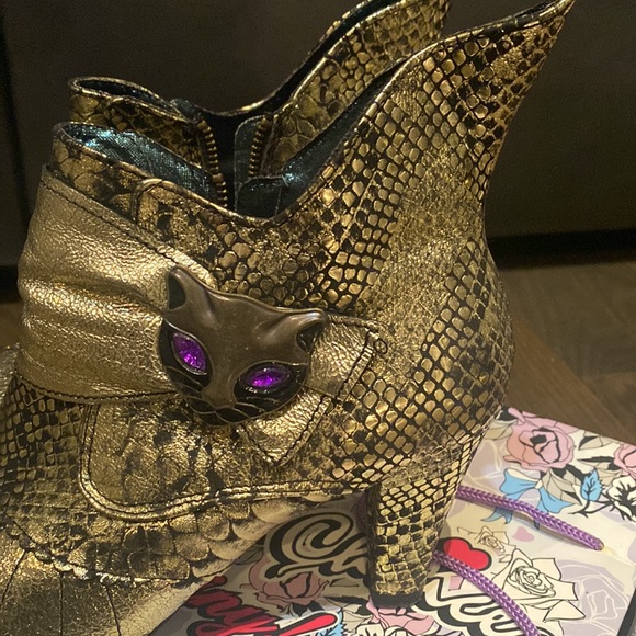 Irregular Choice Gold Meow booties. Statement piece. Go with anything. 🌟 - Picture 2 of 5